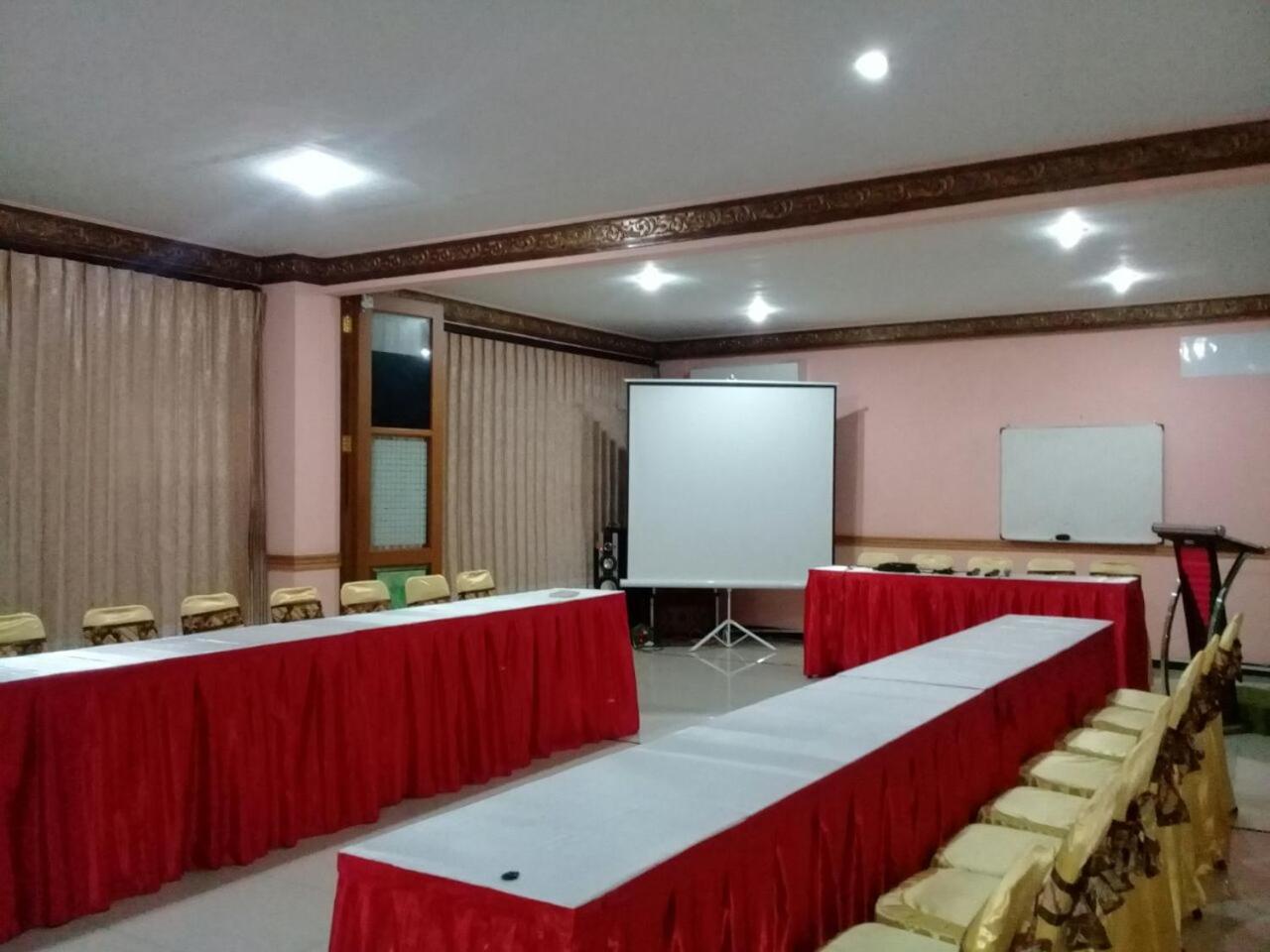 Jembel New Merdeka Hotel מראה חיצוני תמונה